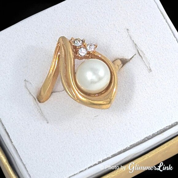 Vintage Faux Pearl Rhinestone Gold Tone Ring Sz 7 - Picture 1 of 8